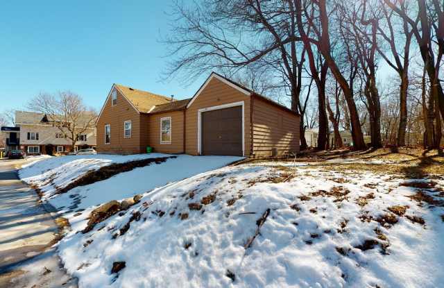 AVAILABLE AUGUST 1st! 4 Bedroom Under $1500! - 135 N Wilmoth - 135 North Wilmoth Avenue, Ames, IA 50014