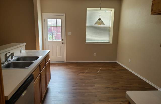406 Red Bud Lane Gallery 3