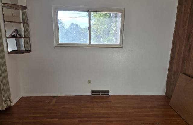 2220 Essex Lane Gallery 3