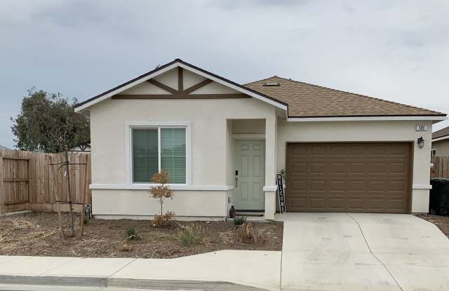 3 Bedroom 2 Bath Solar Home - 509 Sandtrap Lane, Lemoore, CA 93245
