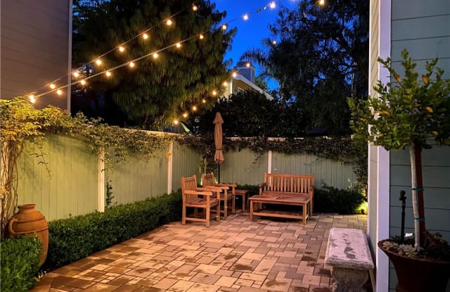 208 Ogle Street - 208 Ogle Street, Costa Mesa, CA 92627
