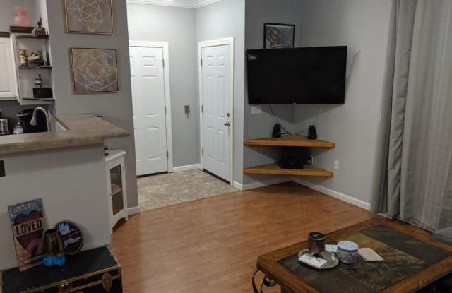 2060 Shamrock Drive Gallery 3