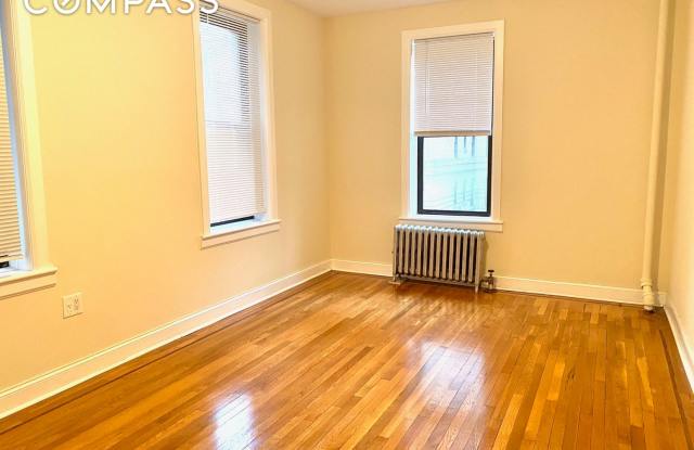 1602 West 10th Street Gallery 3