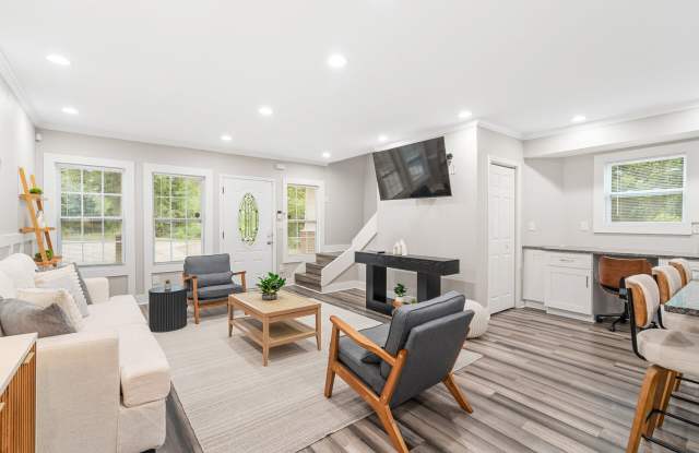 Stylish 4BR Home Near ATL Airport & Downtown Gallery 4