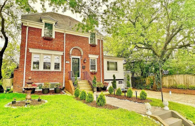Beautiful 3-level Colonial modern House in Silver Spring photos photos