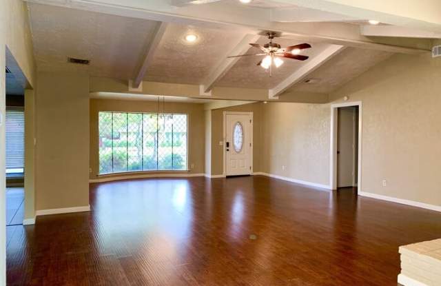 2008 Midcrest Drive Gallery 4