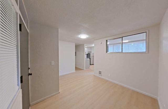 University Manor - Newly Renovated Units just a short walk from Campus! Gallery 4