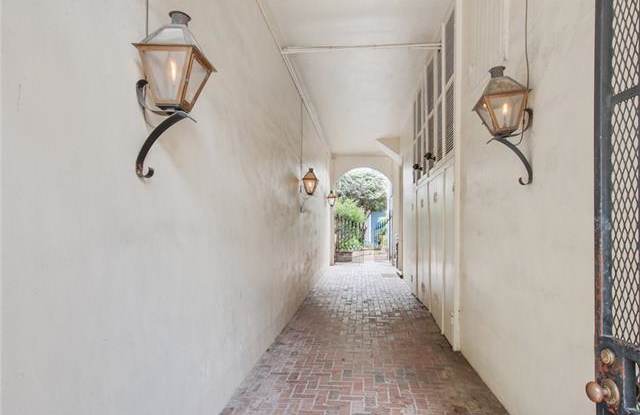 718 BARRACKS Street Gallery 4