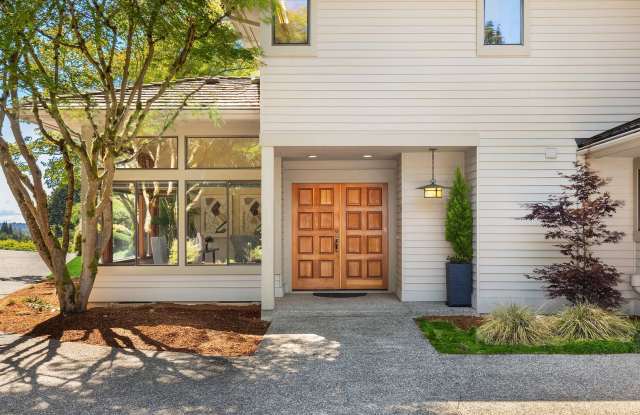 4Bd/2.75Ba Clyde Hill Home Gallery 4
