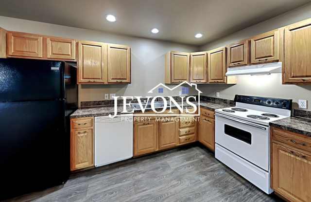 Beautiful duplex near I-823 with flexible short-term and long-term leases available photos photos