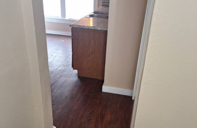 2 bedroom, 1 bath Gallery 4