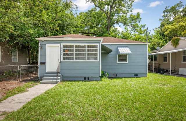 1066 W 13th Street – Comfort and Value in Downtown Jax. photos photos