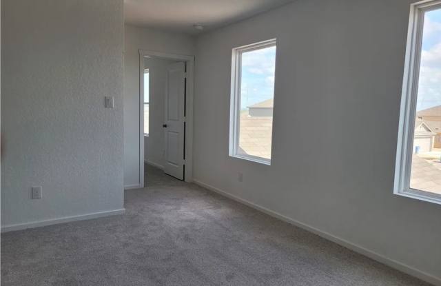 Room in 4 Bedroom Home at Noir Ln Gallery 4