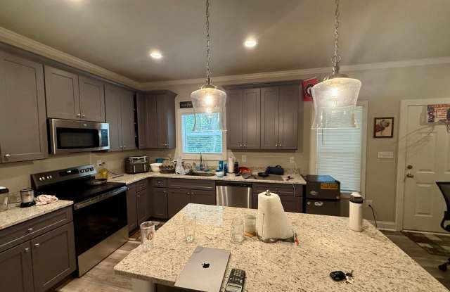 Five Bedroom Newer Construction Gallery 4