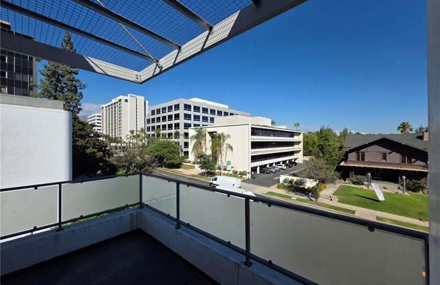 399 East Del Mar Boulevard Gallery 3