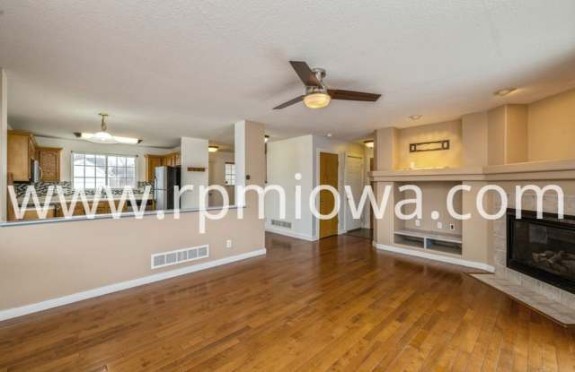 WEST DES MOINES TWO-STORY!! 4 Bedroom, 3.5 Bathrooms! photos photos