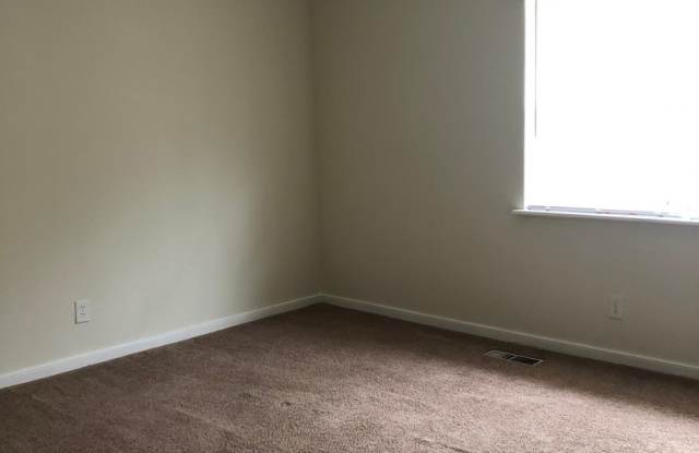 Spacious two bedroom townhome - 212 East Cadbury Drive, Lynchburg, VA 24501