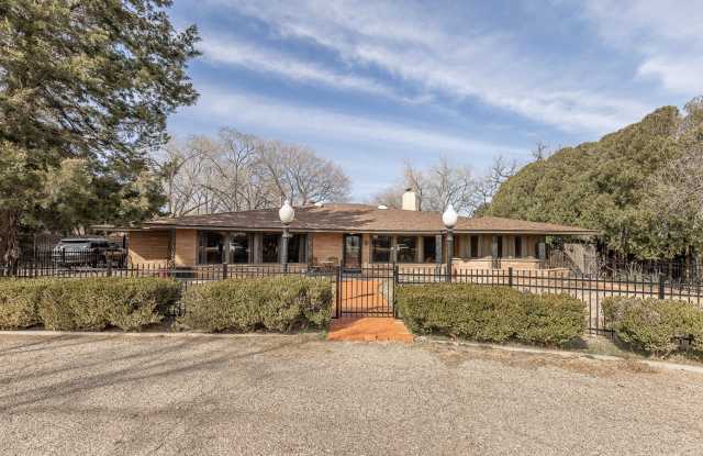 Stunning 4 Bed 3 Bath with a Pool! photos photos