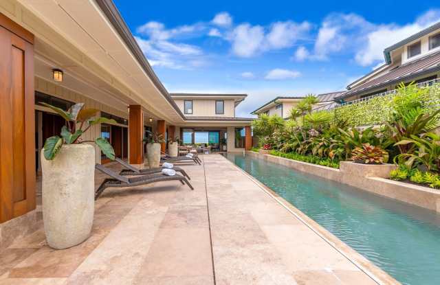 Mākālei: Beachfront Villa w/ Heated Pool  View photos photos