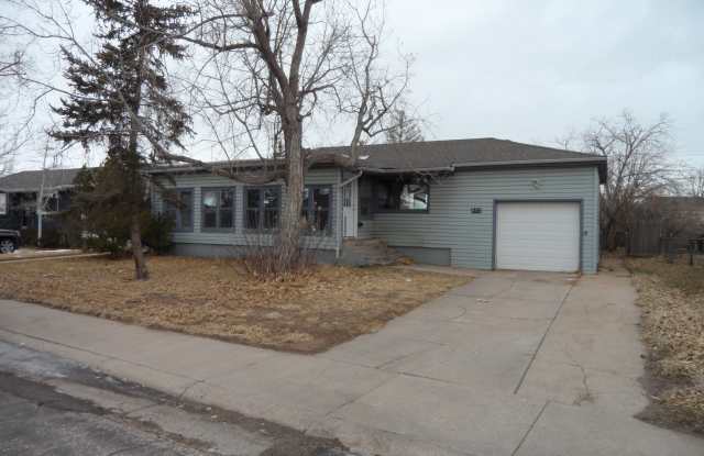 803 East Lyon Street - 803 East Lyon Street, Laramie, WY 82072