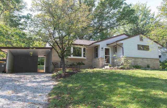 2536 E 8th - Large Back Yard! photos photos