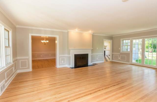 6435 OVERLOOK Drive Gallery 4
