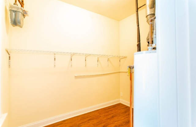 2952 North Milwaukee Avenue Gallery 4