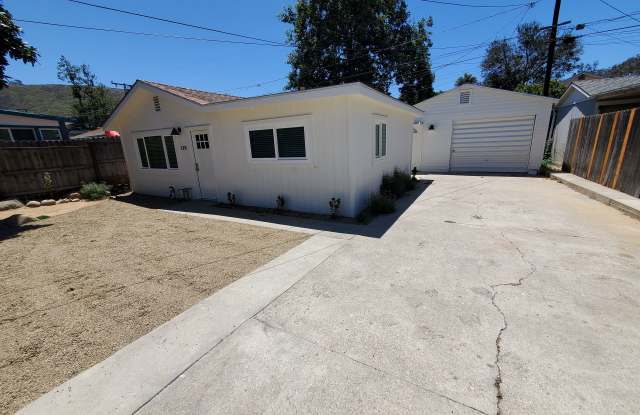 Recently Remodeled 2 Bedroom 1 Bath Back House photos photos