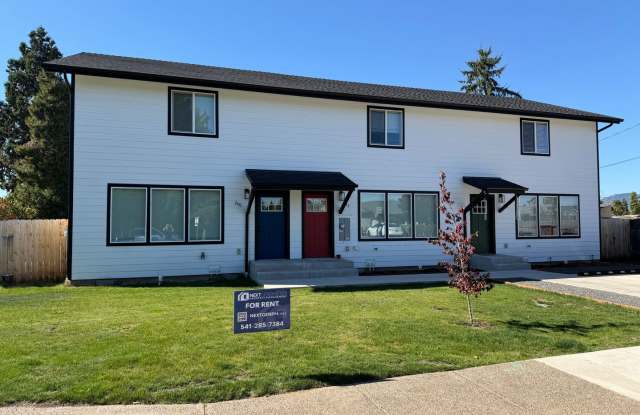 New 3-bedroom, 3 full bath townhouse in Thurston! - $1,000.00 MOVE-IN SPECIAL Gallery 1