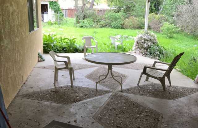 3 Bedroom 2 Bathroom Home Available July photos photos