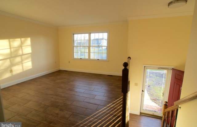 308 YALE DRIVE Gallery 2