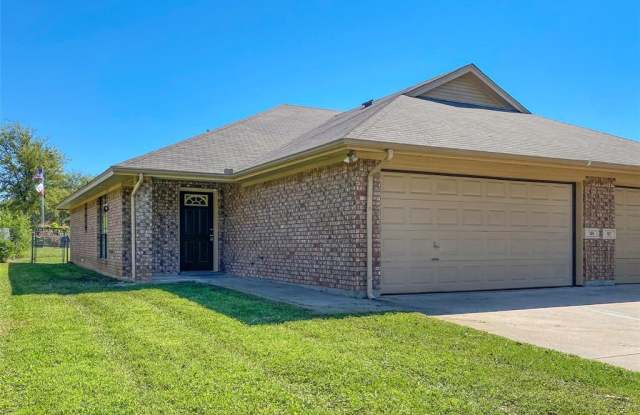 105 Honey Bee Drive - 105 Honey Bee Drive, Joshua, TX 76058