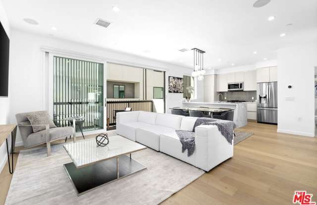 1232 1/2 N Sycamore Ave photos photos