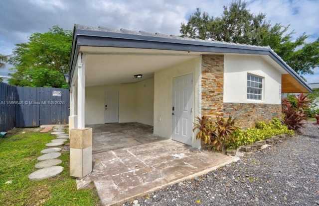 7091 Taft St photos photos