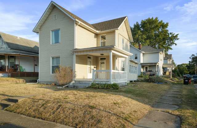 4 BED/1 BATH IN NEWARK - 402 Tuscarawas Street, Newark, OH 43055
