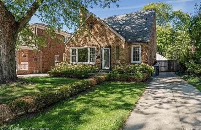 410 Catalpa Drive Gallery 2