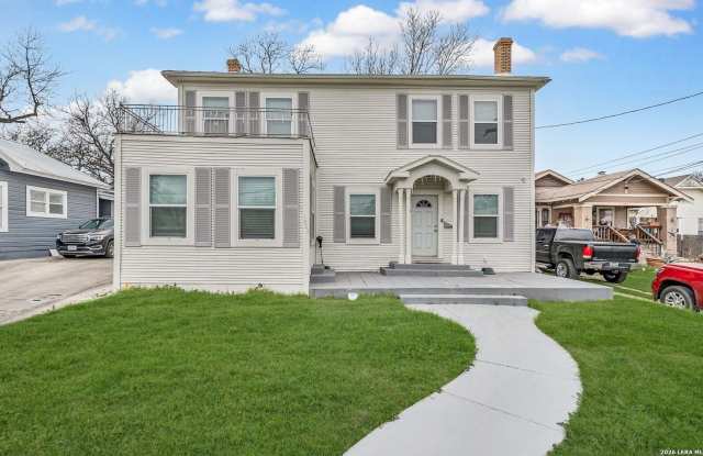 1023 Aganier unit: 2 photos photos 1023 Aganier unit: 2 photos photos