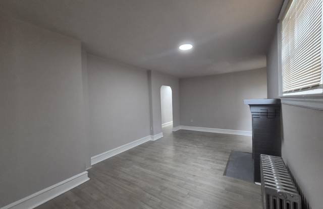 6149 W COLUMBIA Avenue Gallery 4