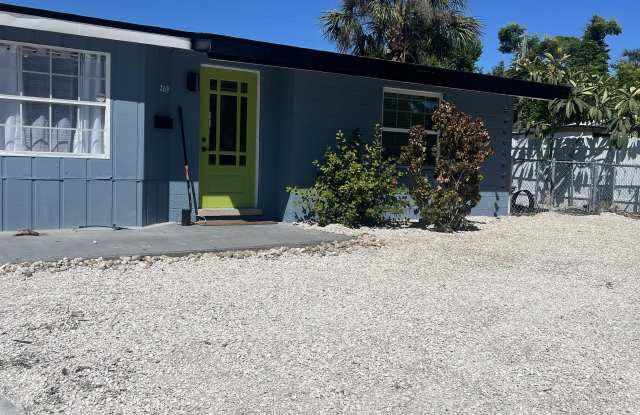 2019 Bayshore Gardens Parkway - 2019 Bayshore Gardens Parkway, Bayshore Gardens, FL 34207
