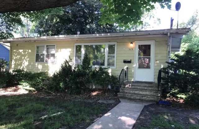 2 Bedroom/1 Bathroom in Iowa City - East Side photos photos