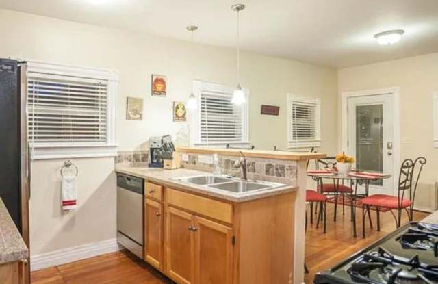 Perfect for someone wanting a great location and low maintenance Gallery 4