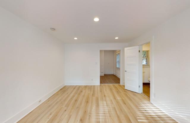 Beautifully Remodeled and upgraded Studio Apartment in residential Pasadena! Ask about AUGUST MOVE IN SPECIAL! Gallery 3