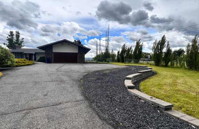 Unique 3 Bed, 2.5 Bath Rancher w/ Huge Yard in Spokane Valley! photos photos