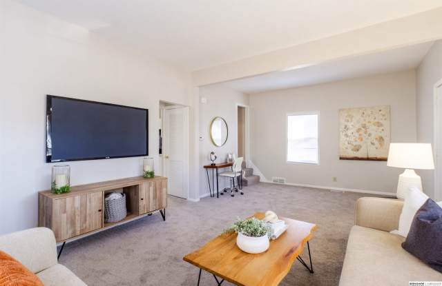 4266 Maple St - 4266 Maple Street, Omaha, NE 68111