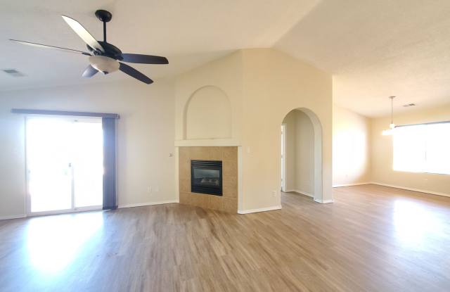 3 bed 2 bath home in Huning Ranch photos photos