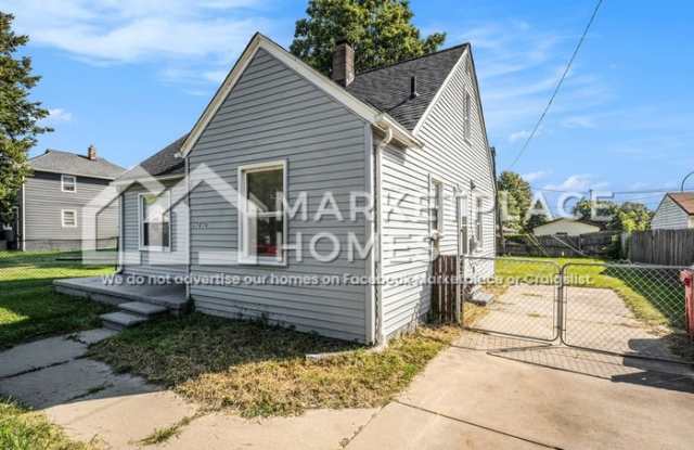 27070 Lawnwood St Gallery 2