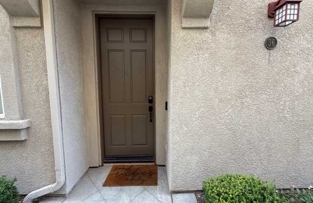 Chula Vista townhouse now available for rent - 2134 Cantata Drive, Chula Vista, CA 91914