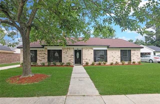 Four Bedroom, Two Bath- N Lake Verret - 811 North Lake Verret Court, St. Tammany County, LA 70461