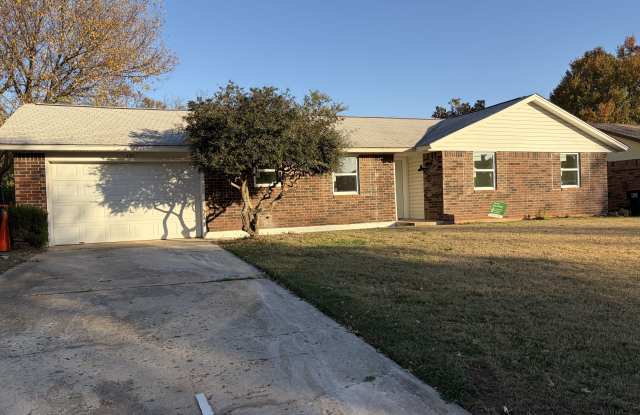 272 Echo Lane - 272 Echo Lane, Harrah, OK 73045