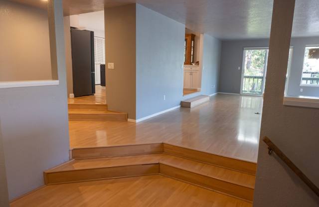 Rare Rental Opportunity: Premium 3-BR Home with Panoramic Views Gallery 4